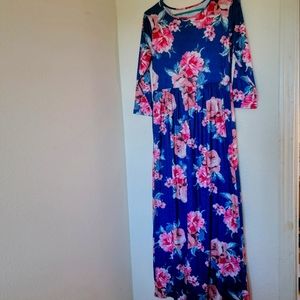Modest polyester maxi dress with pockets
